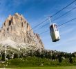 Massif Paysager Élégant La Télécabine Stationnaire Du Langkofel Dans Le Tyrol Du Sud